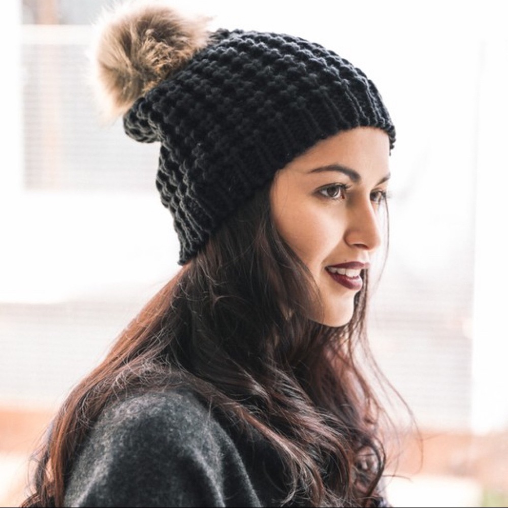 ✨LAST ONE✨ Black Knit Pom Beanie - Picture 4 of 4